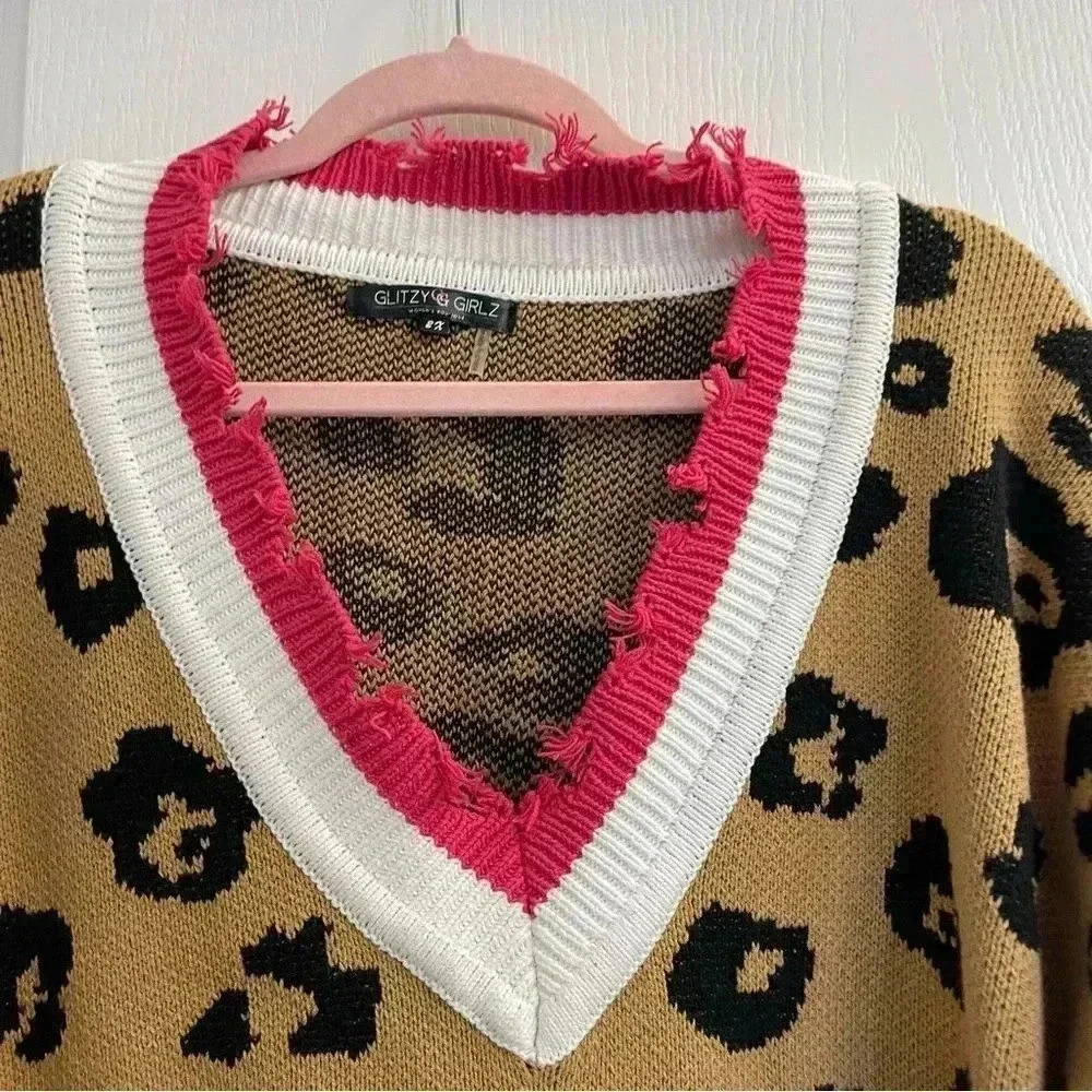 Leopard V-Neck Sweater with Fringes - Picture 6 of 10